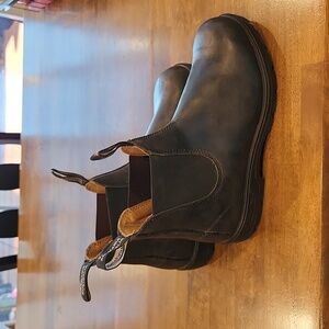 Blundstone boots. Classic 587 style. Rustic black. Like new.Size 7.5 AUS.